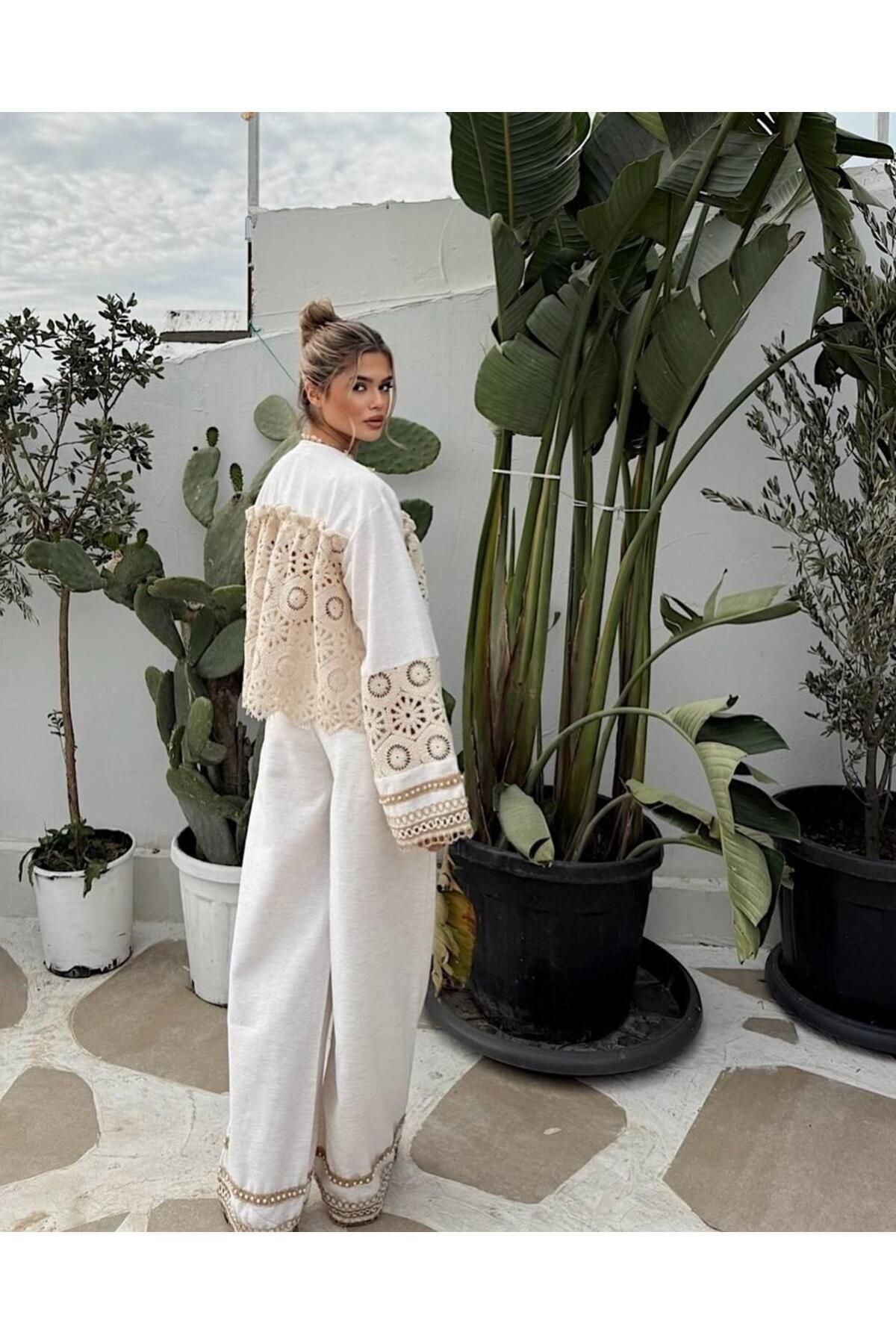 Taş Aksesuarlı Dantel Detaylı Keten Takım Bej - L