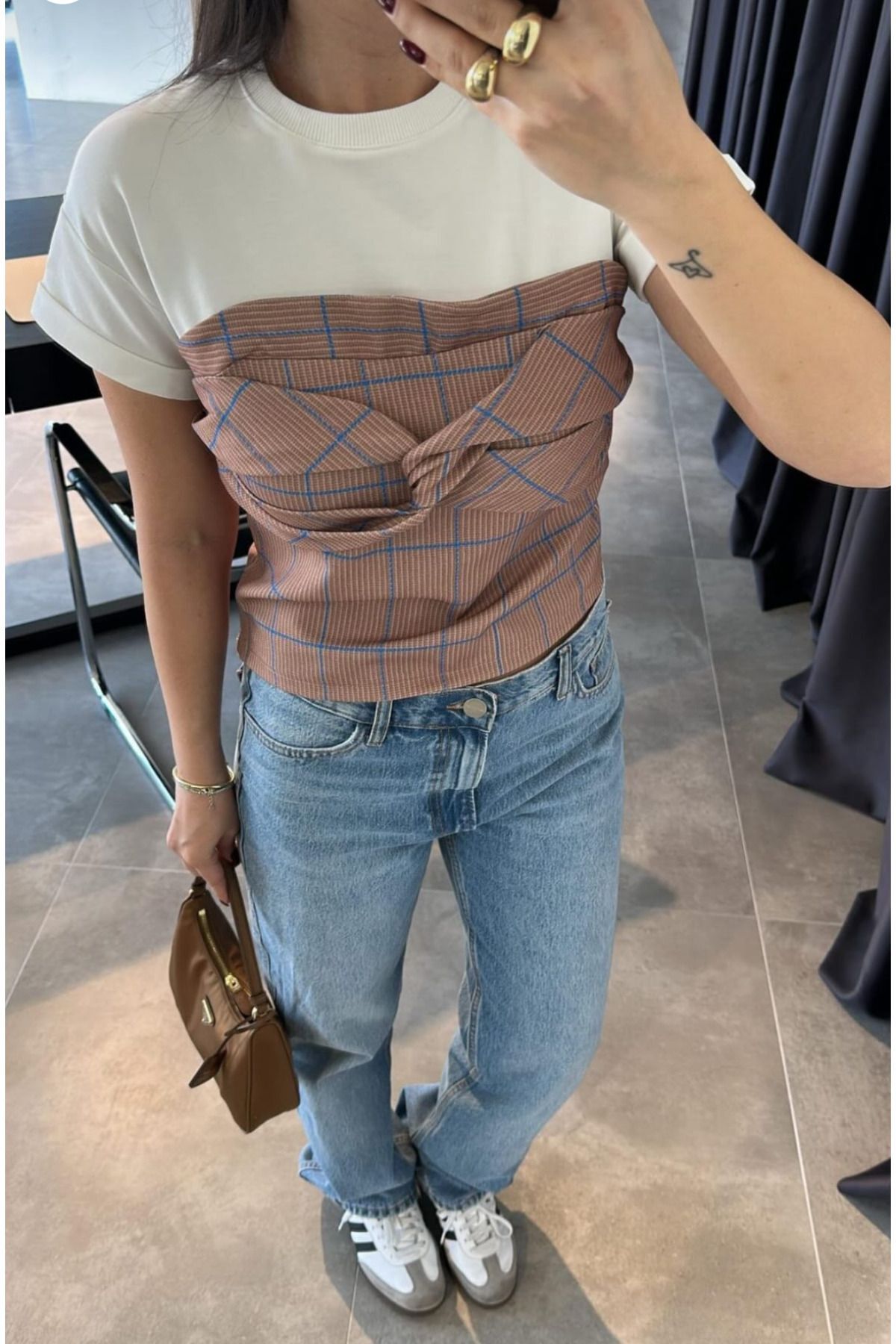 Önü Büzgülü Ekru Kahve Kareli Bluz