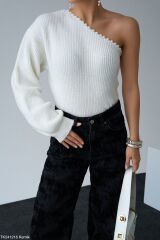 Tek Omuz İnci Detaylı Özel Tasarım Kazak