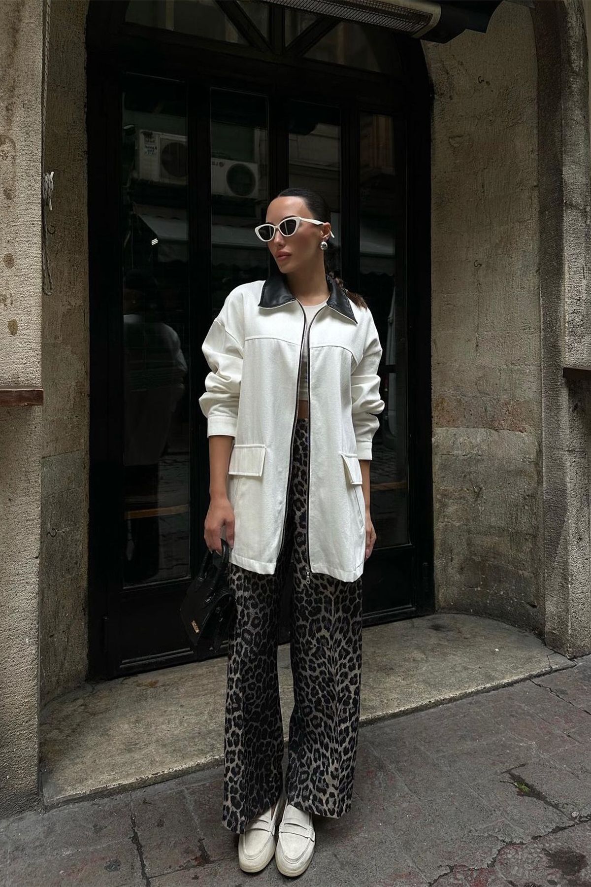 Deri Yakalı ve Fermuarlı Ekru Ceket Bej - M