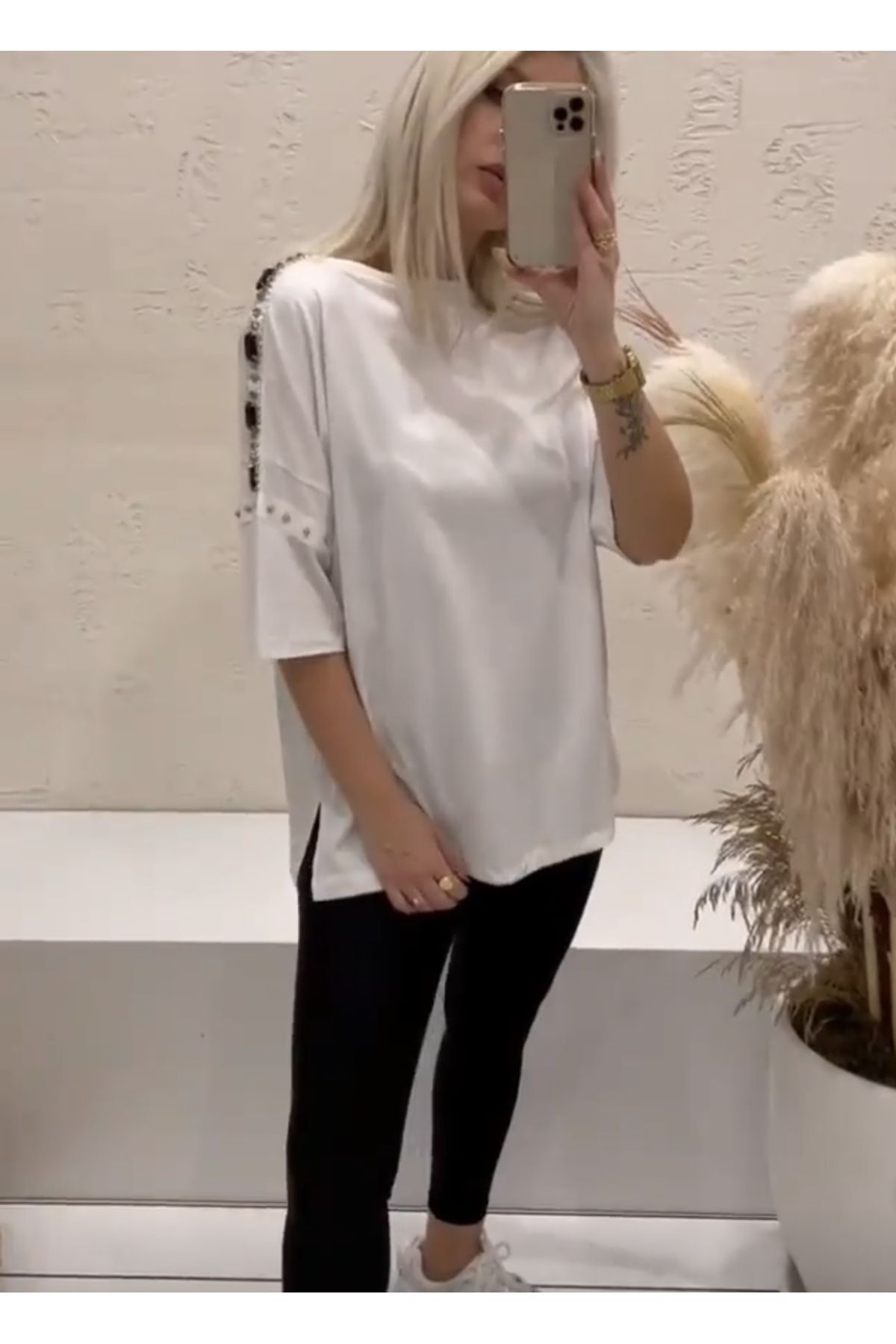 Kolu Taş Detaylı Beyaz T-shirt Beyaz - L