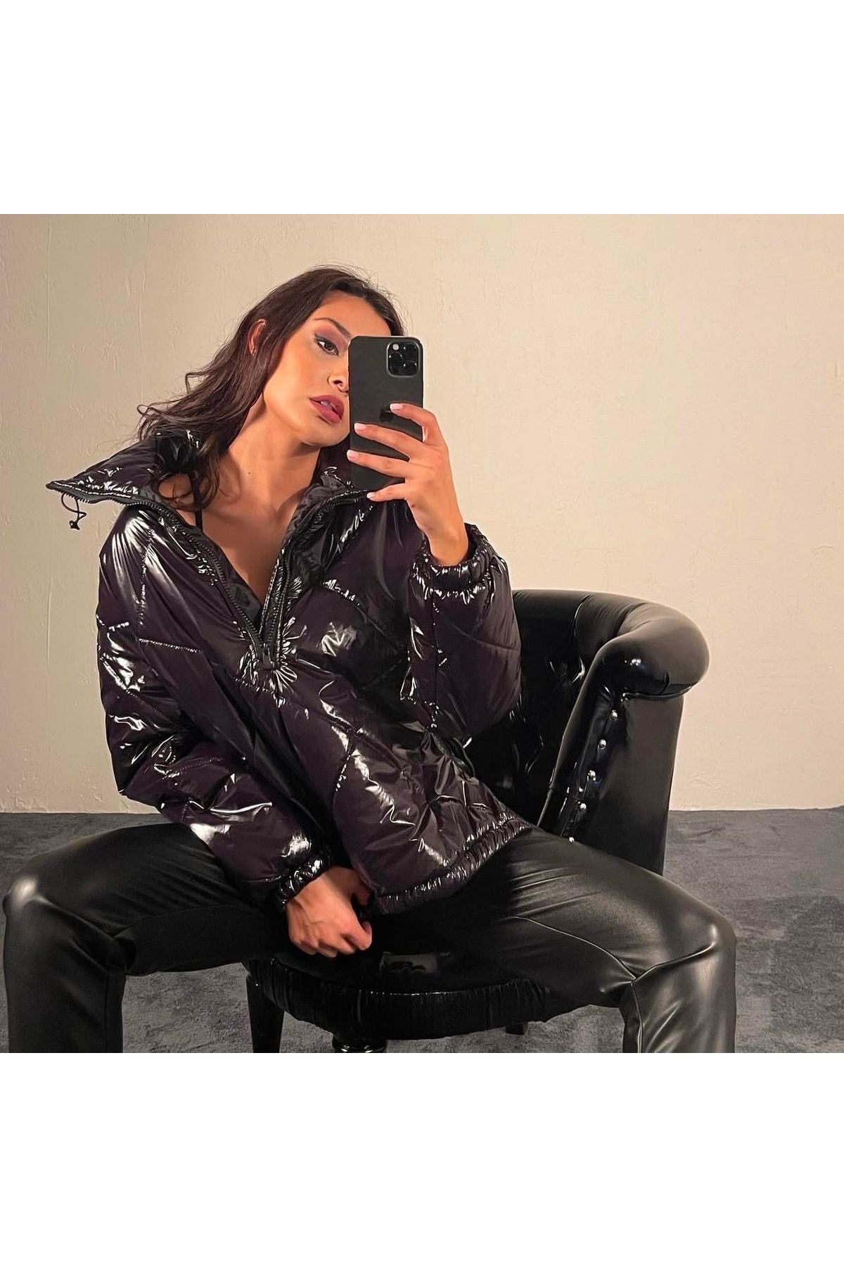 Büşra Ayhan Parlak Mont/Yağmurluk