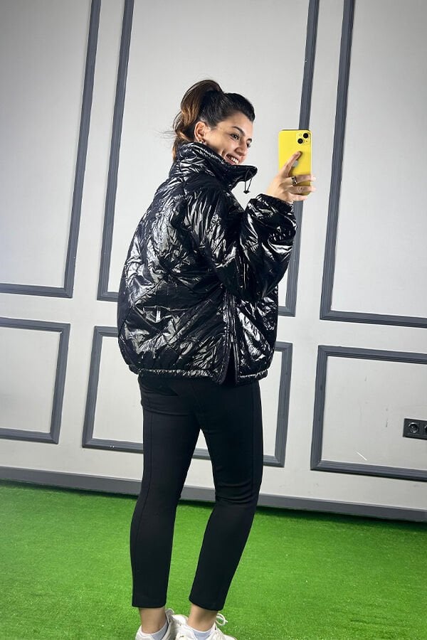 Büşra Ayhan Parlak Mont/Yağmurluk