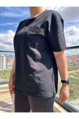 Büşra Ayhan Kadın Siyah Zincir Detaylı T-shirt