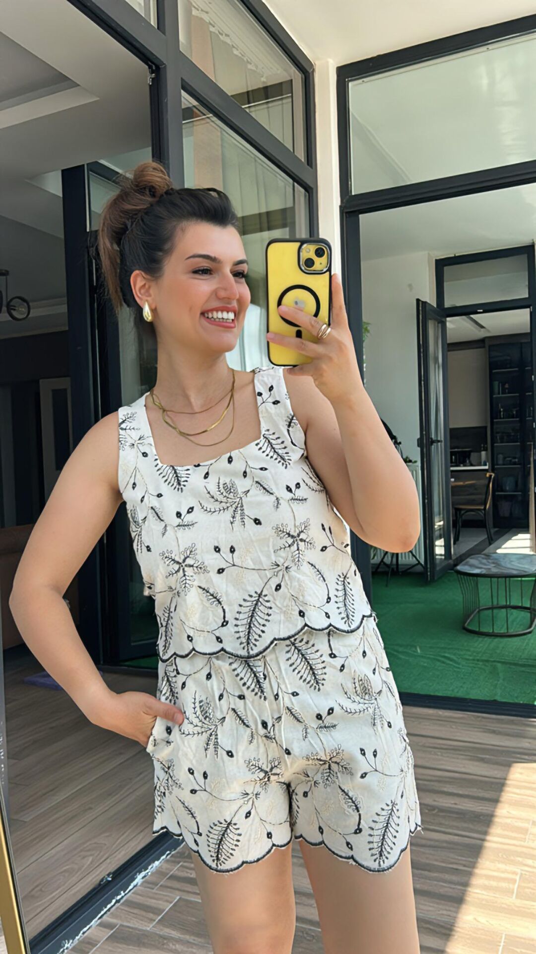 Nakışlı Kare Yaka Bluz Şortlu Takım