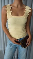 Omuzdan Dantelli Askılı Bluz Sarı - L