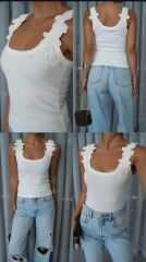 Omuzdan Dantelli Askılı Bluz Beyaz - L