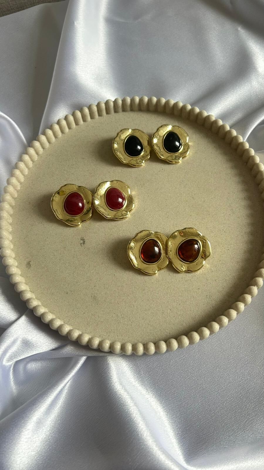 Taşlı Tasarım Çiçek Küpe Kahverengi