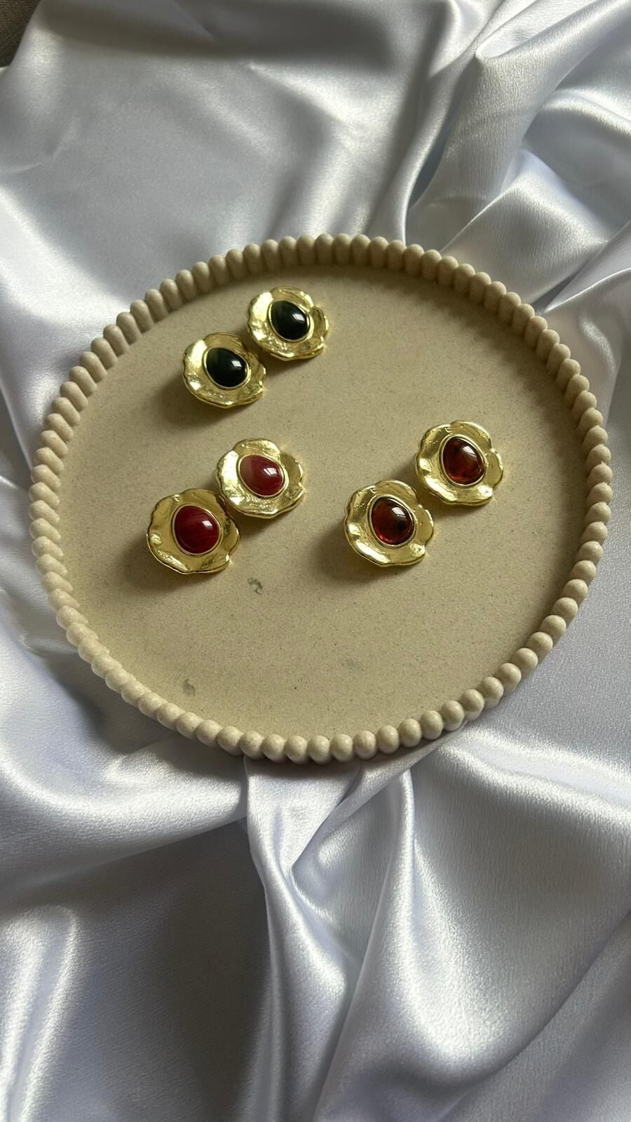 Taşlı Tasarım Çiçek Küpe Kahverengi