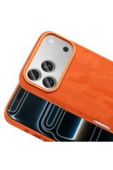 iPhone 17 Pro Max Kılıf M-Safe Şarj Özellikli Kamuflaj Tasarımlı Zore Sera Sert PC Kapak - Lacivert Turuncu