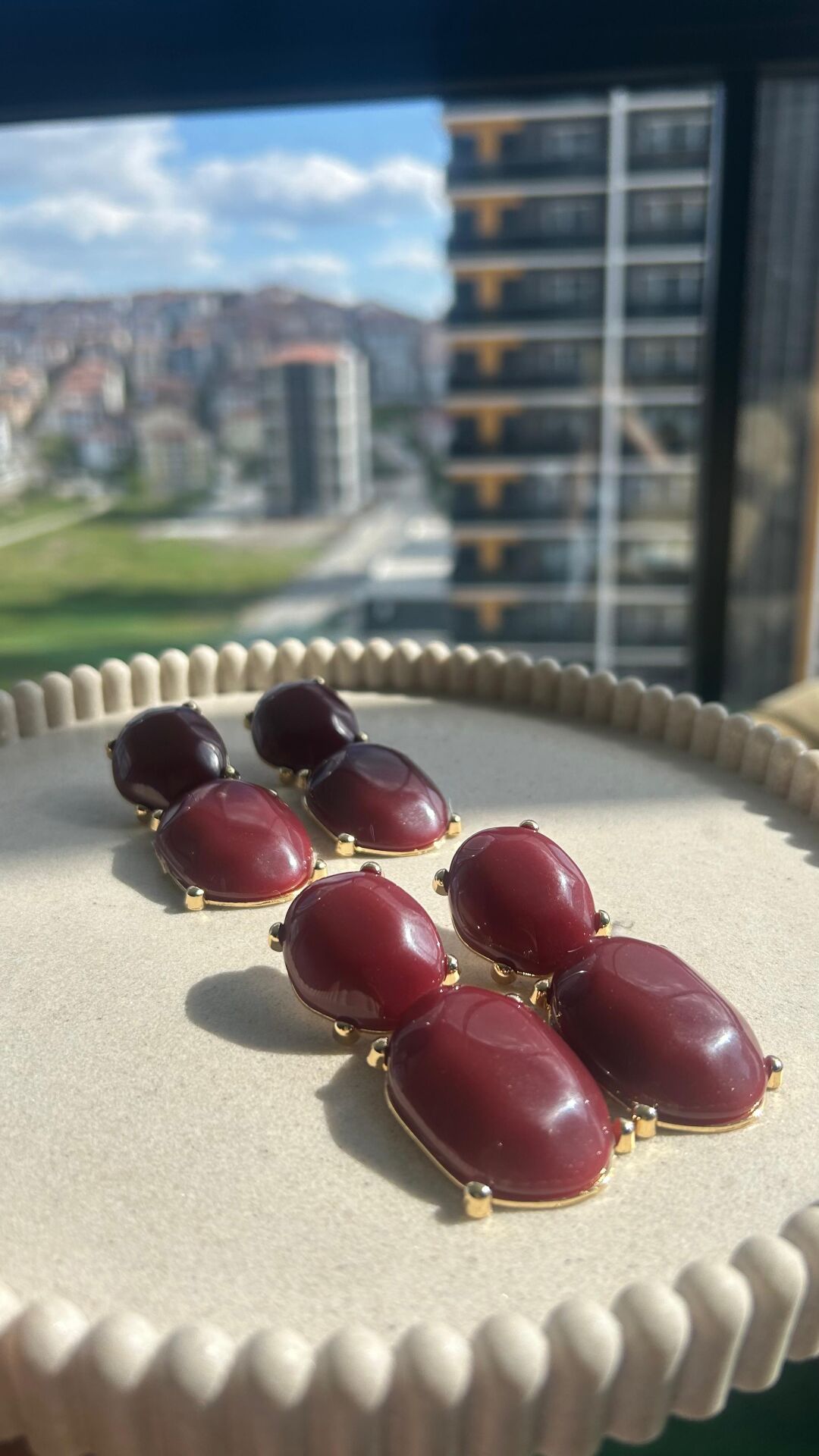 Bordo Taş Detaylı Vintage Küpe