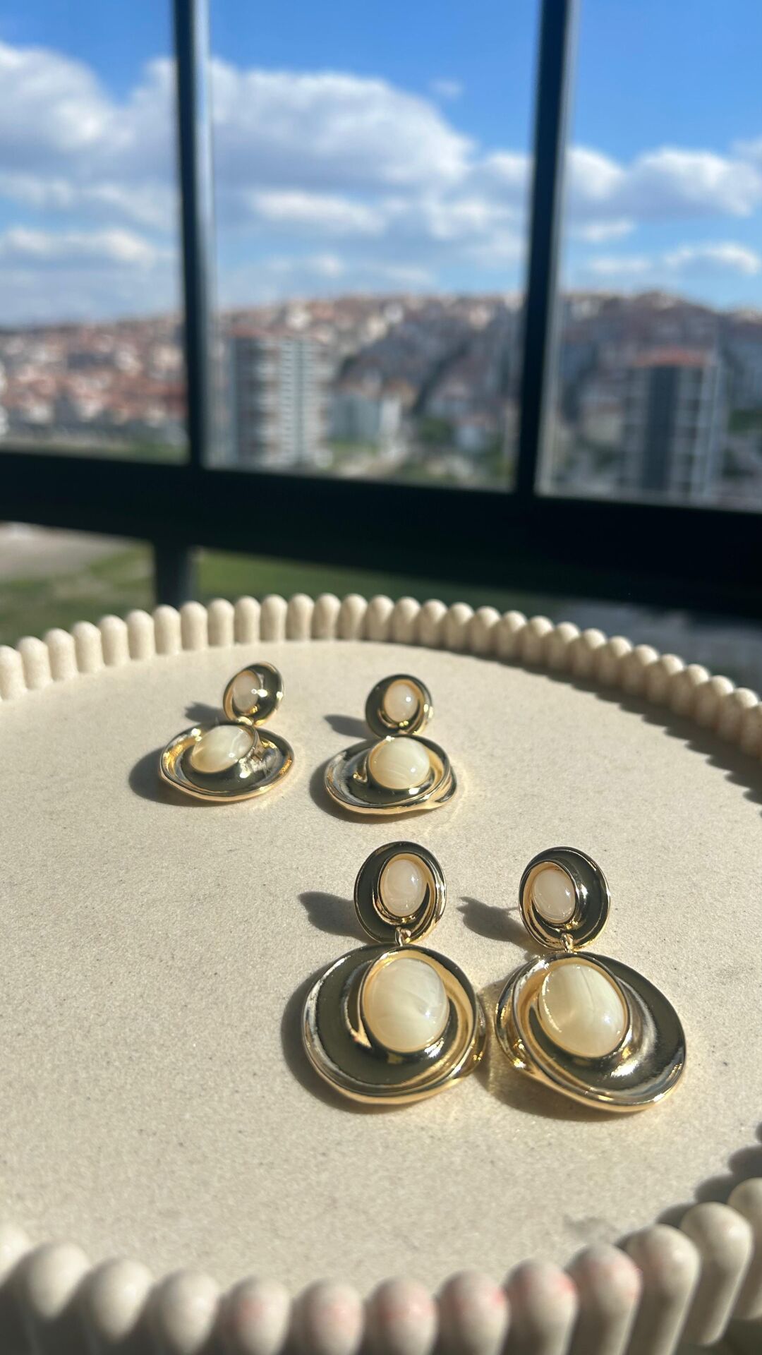 İnci Detaylı Gold Sallantılı Küpe