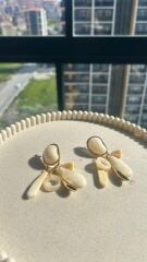 Taş Detaylı Sallantılı Gold Küpe