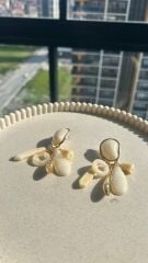 Taş Detaylı Sallantılı Gold Küpe