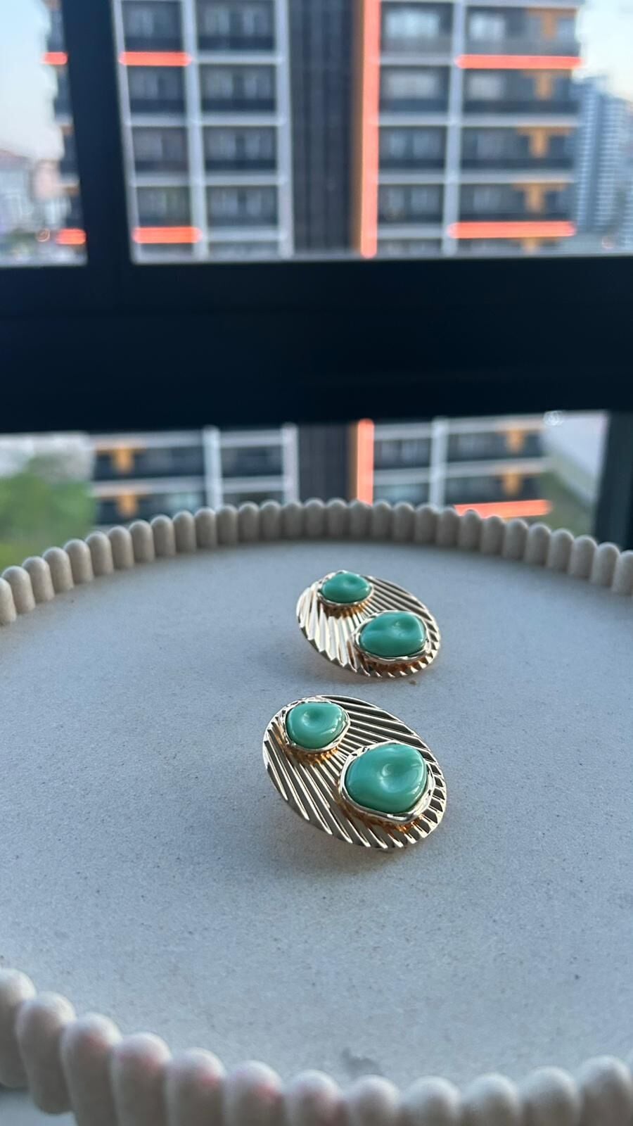 Taş Detaylı Varyantlı Vintage Gold Küpe Turkuaz